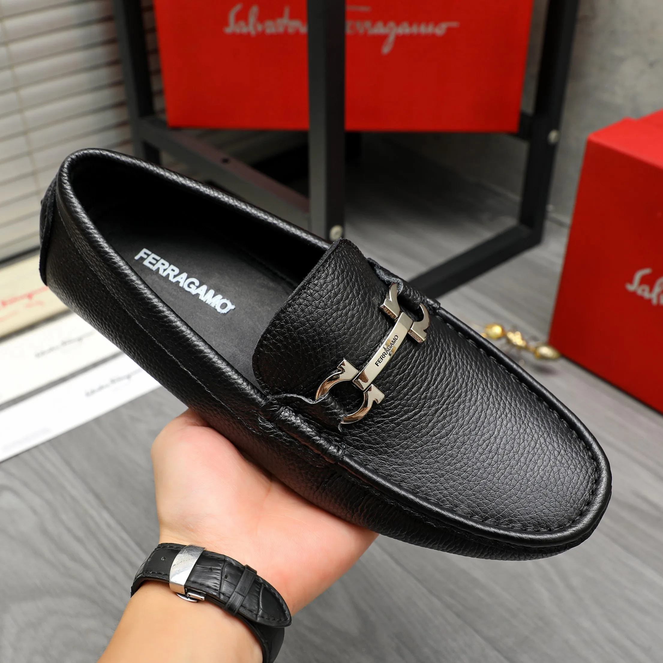 Men's shoes 💰420 Product trademark: Ferragamo "Ferragamo" business casual slip-on shoes Regular size: 38-46 (45.46 is custom-made and non-returnable) Product materials: Selected pebbled cowhide upper, sheepskin lining, original rubber outsole